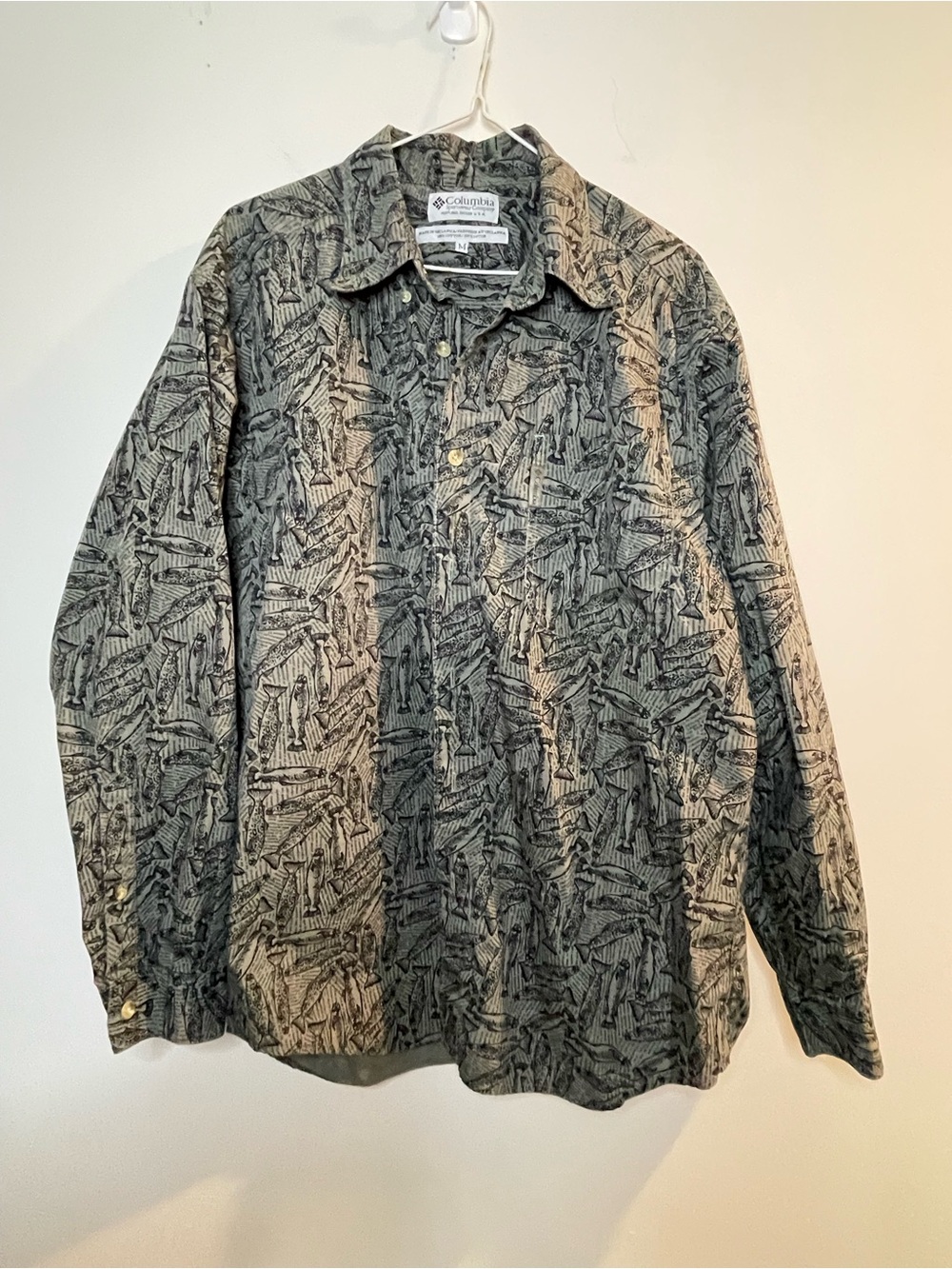 Columbia outdoor fish shirt men’s M